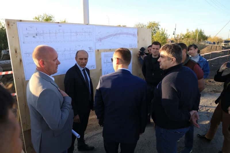 Губернатор обсудил строительство нового моста с главой Росавтодора