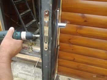 Замена личинки замка входной двери