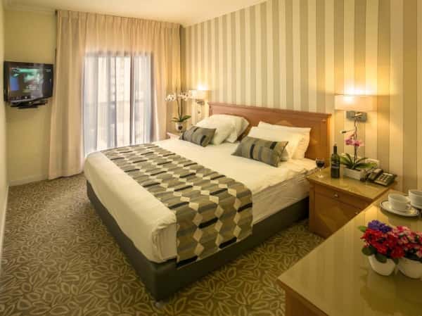 сейчас можно снять номер в отеле по вполне доступной цене