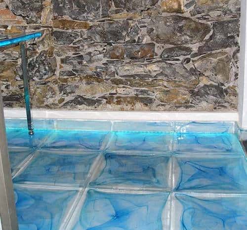 пол из стеклоблоков