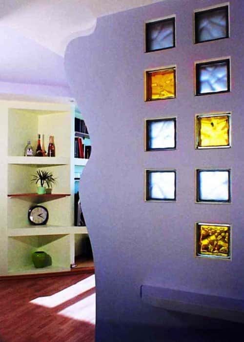 цветные стеклоблоки в стене