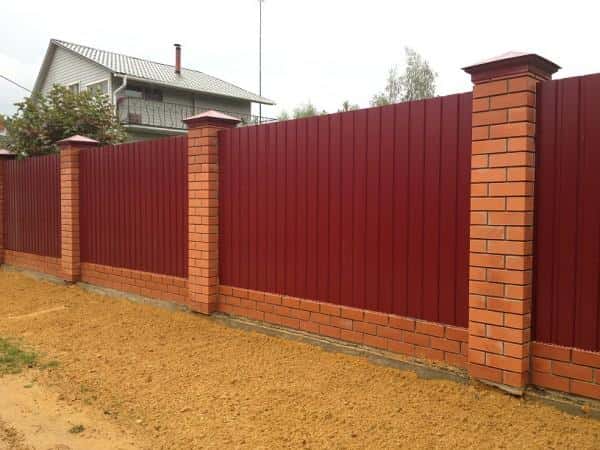 забор для коттеджа из профлиста