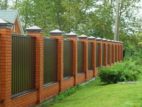 преимущество заборов из профнастила