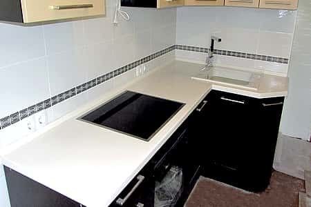 столешница из искусственного камня на кухне