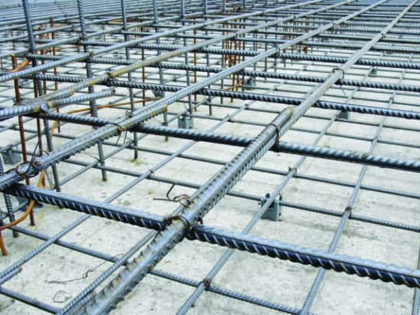 резка металлической арматуры