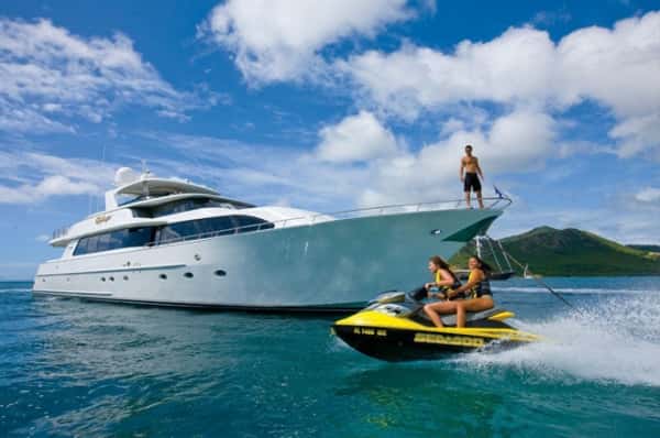 арендовать яхту для прогулки